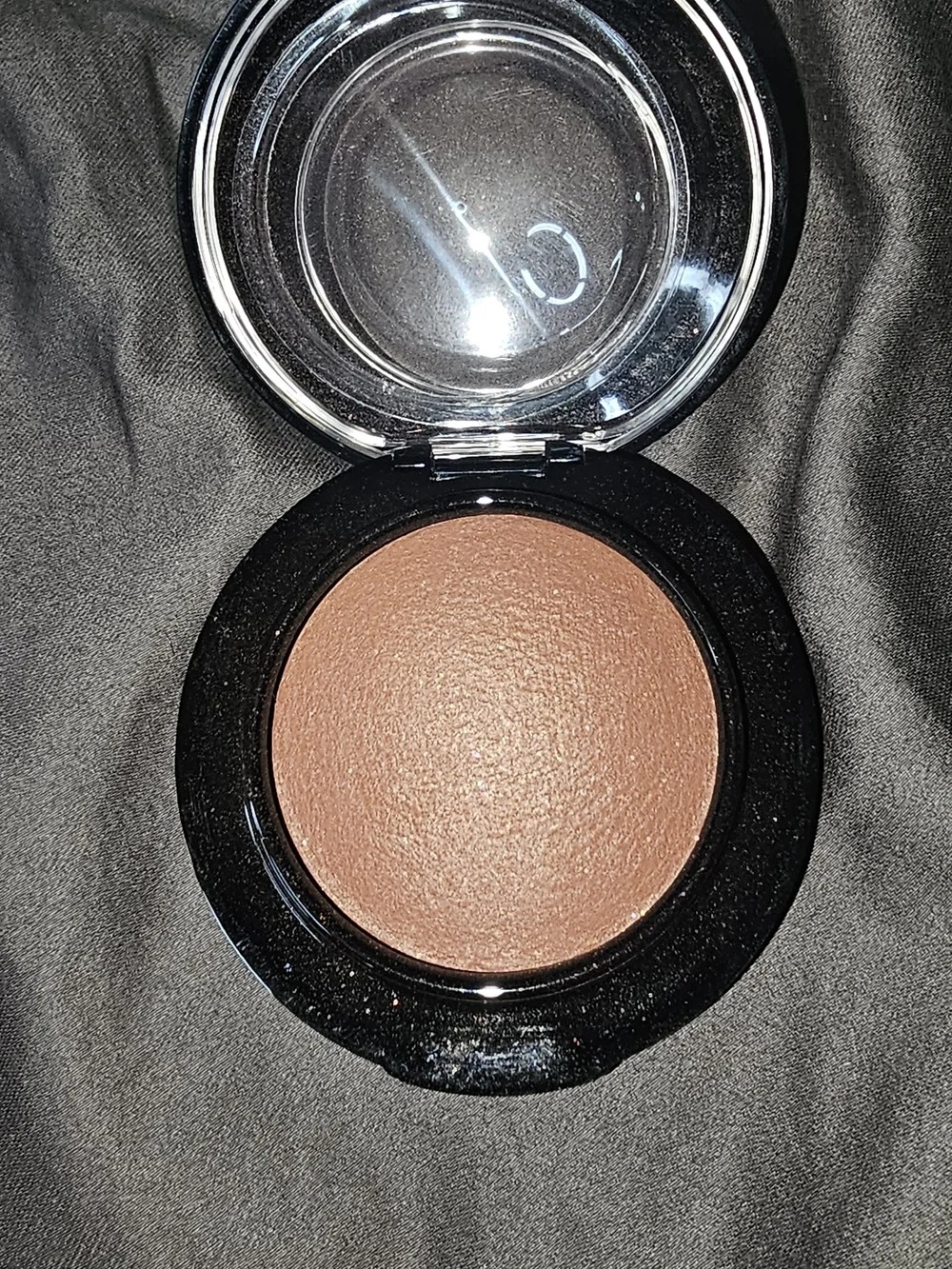 MAC Cosmetics Mineralize Blush Love Joy in Black Compact